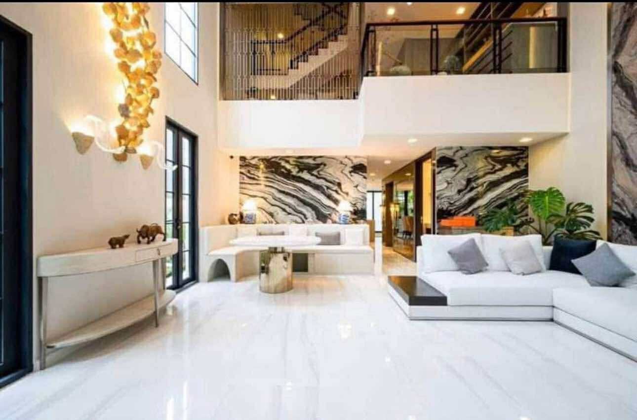 ให้เช่า!!!!   Luxury Townhome 5 ขั้น พร้อมเฟอร์ ตกแต่งสวยทั้งหลัง พร้อมอยู่ 